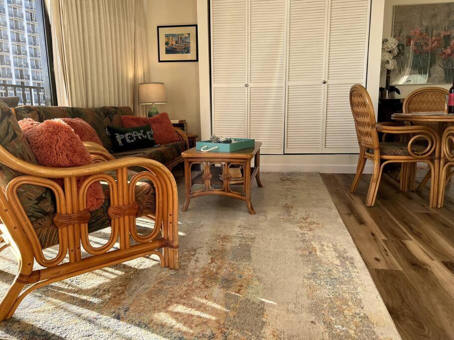 Aloha 1 Bed 1 Bath Sleeps 4 Apartment