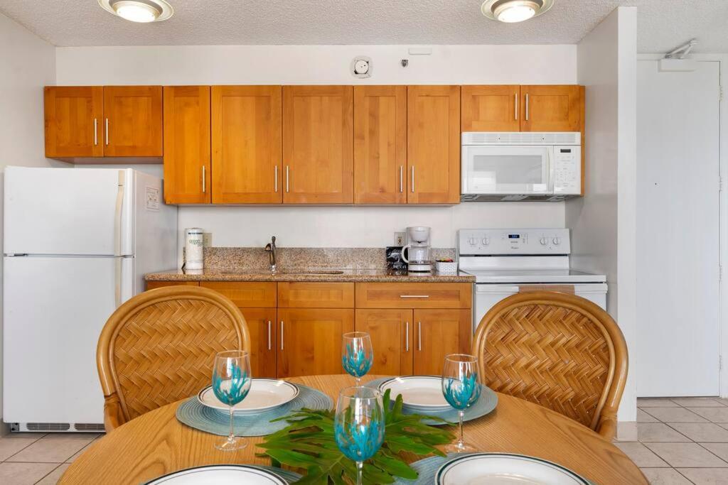 Aloha 1 Bed 1 Bath Sleeps 4 Apartment